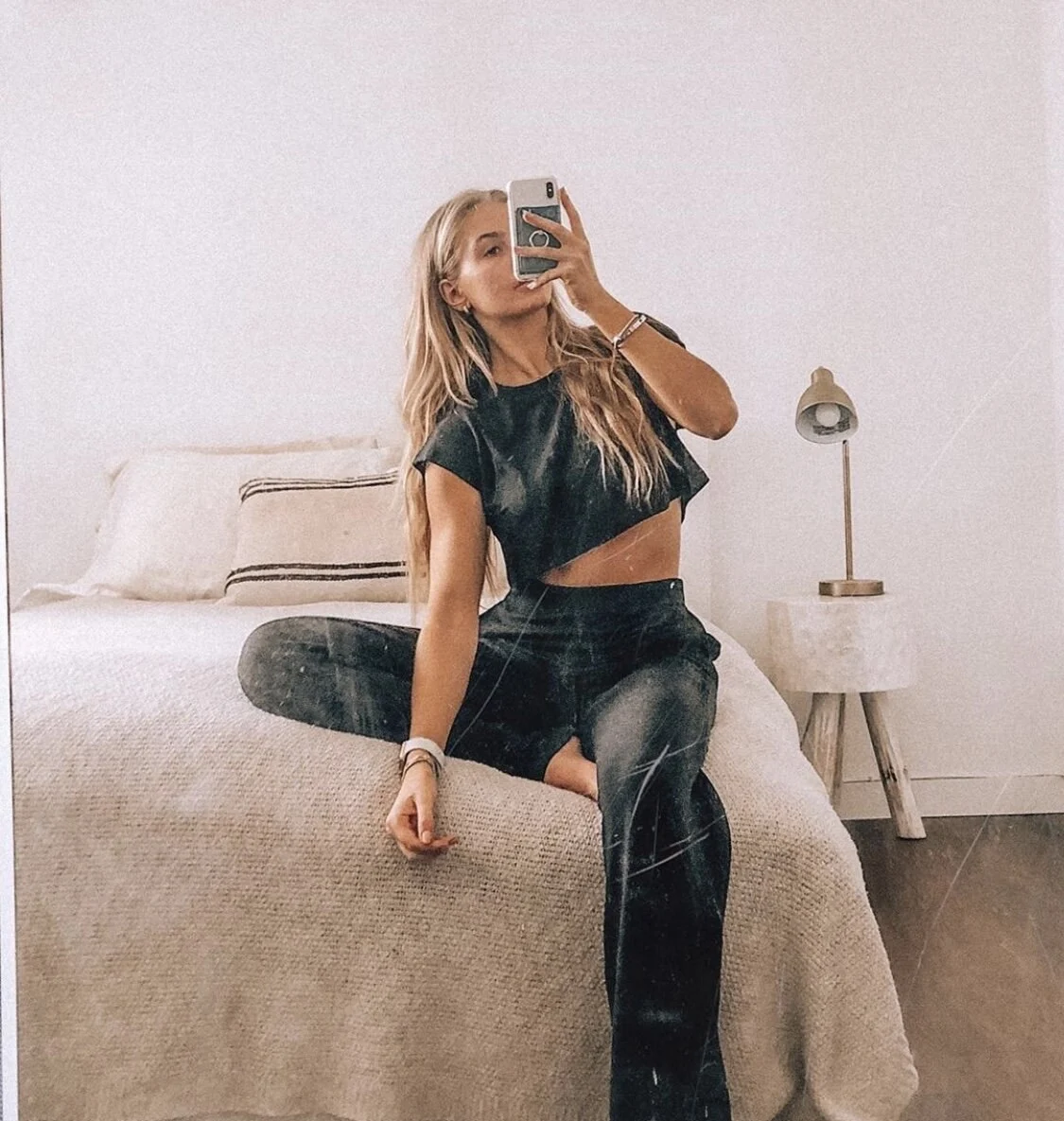 Best Selfie Poses for Instagram – Boys & Girls Edition 5 image 223